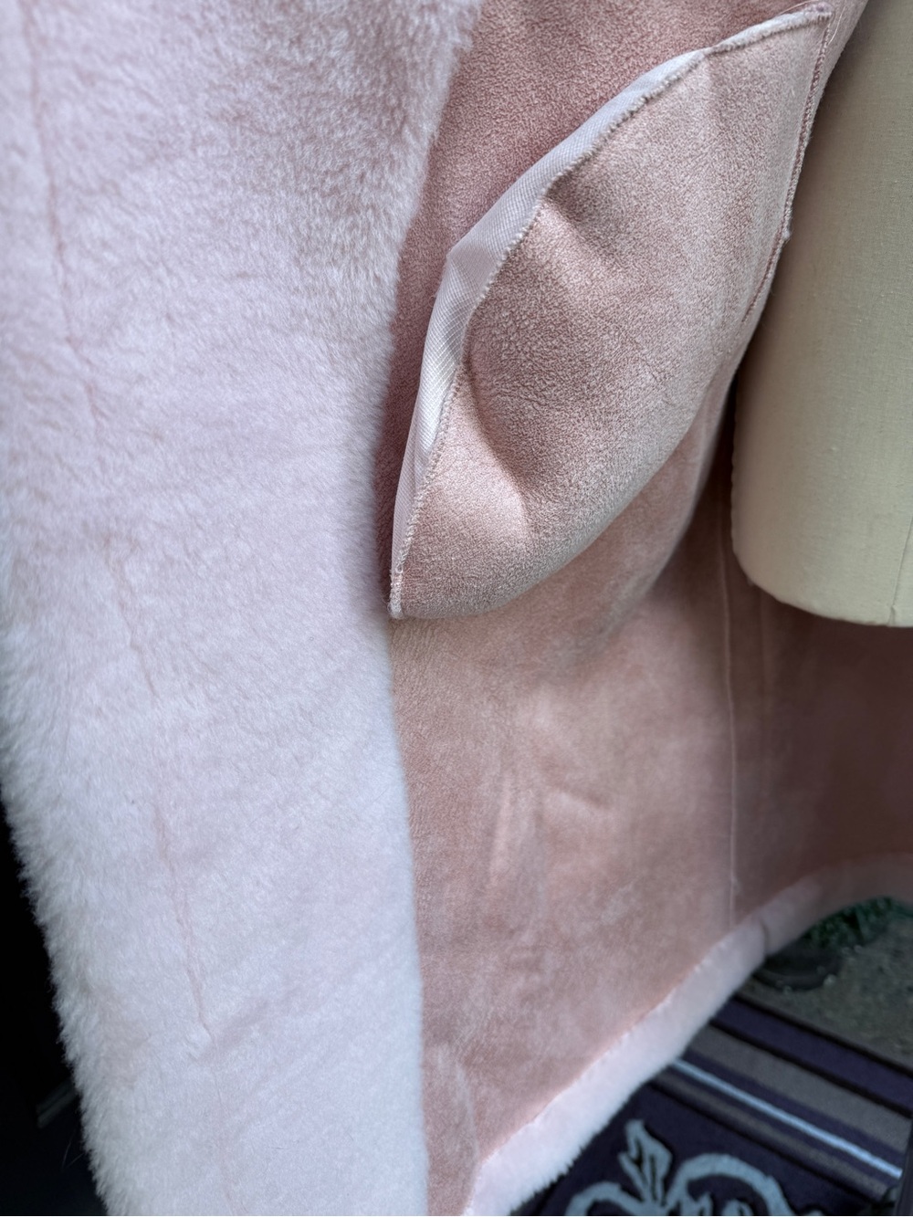 Genuine Shearling Fur Long Coat |
Teddy | Sz. XS | Light Pink - Picture 3 of 8